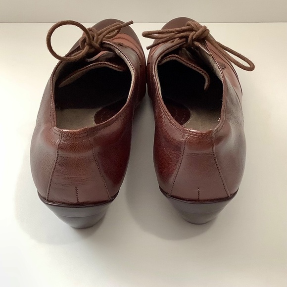 Naturalizer Hampshire Two Tone Brogues - Picture 8 of 10